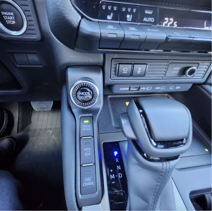 Toyota Land Cruiser Prado 150 рестайлинг 2, 2024 год, 13 000 000 рублей, 19 фотография