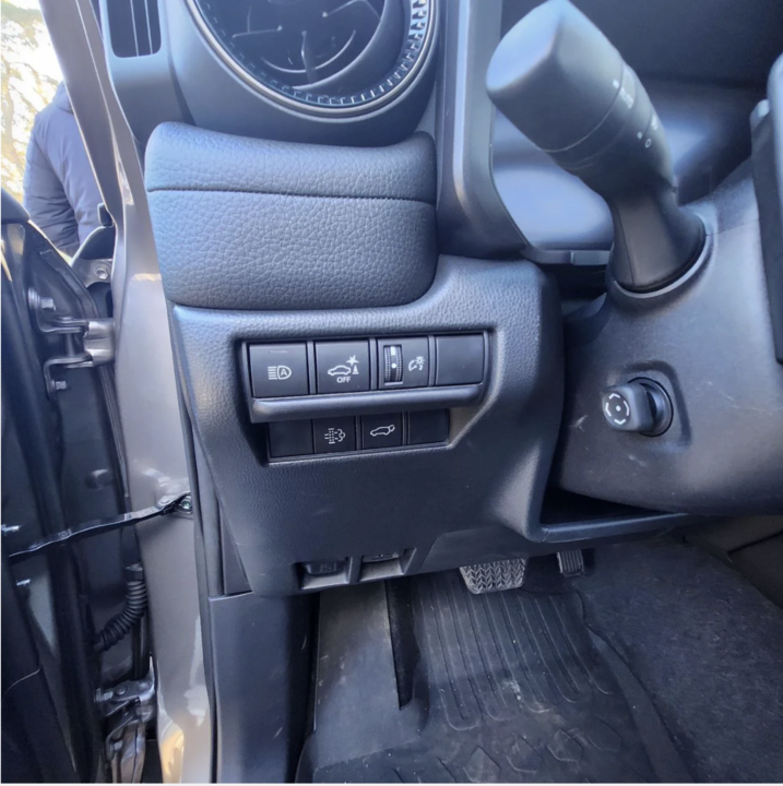 Toyota Land Cruiser Prado 150 рестайлинг 2, 2024 год, 13 000 000 рублей, 27 фотография