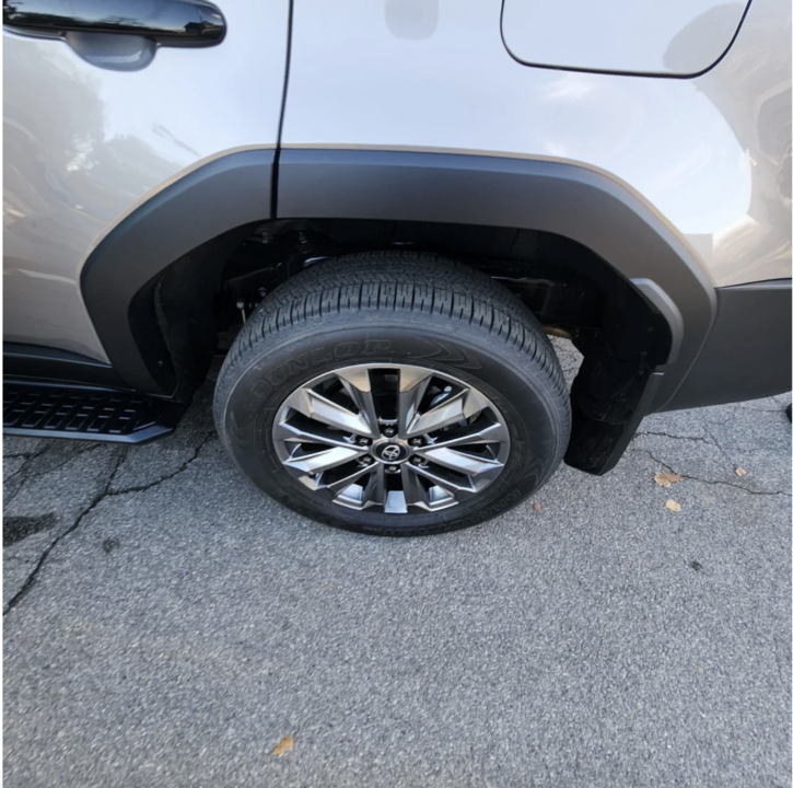 Toyota Land Cruiser Prado 150 рестайлинг 2, 2024 год, 13 000 000 рублей, 9 фотография