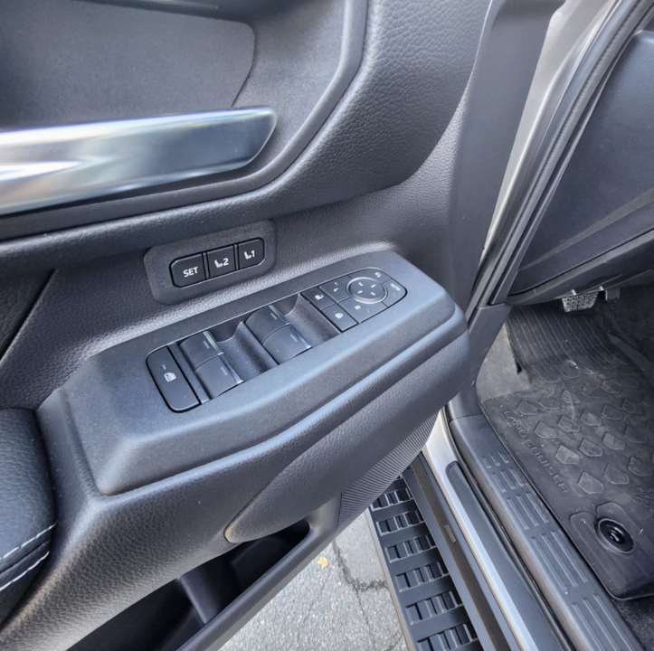 Toyota Land Cruiser Prado 150 рестайлинг 2, 2024 год, 13 000 000 рублей, 8 фотография