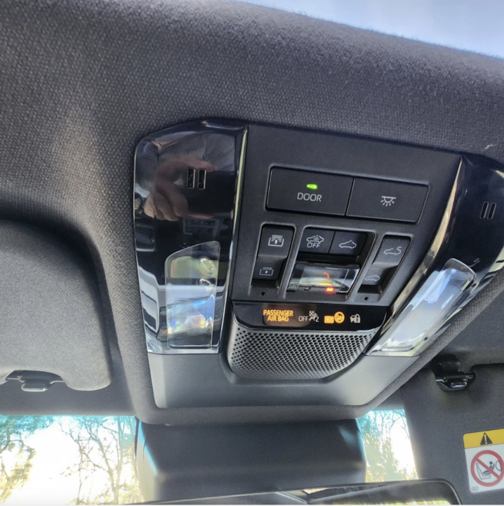 Toyota Land Cruiser Prado 150 рестайлинг 2, 2024 год, 13 000 000 рублей, 18 фотография