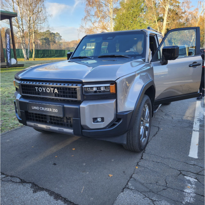 Toyota Land Cruiser Prado 150 рестайлинг 2, 2024 год, 13 000 000 рублей, 3 фотография