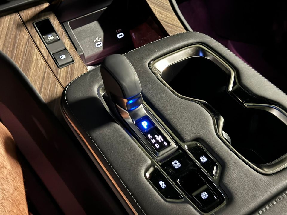 Lexus LM I, 2026 год, 24 000 000 рублей, 4 фотография