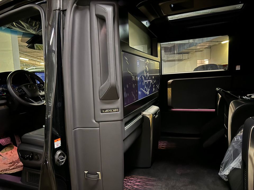 Lexus LM I, 2026 год, 24 000 000 рублей, 5 фотография