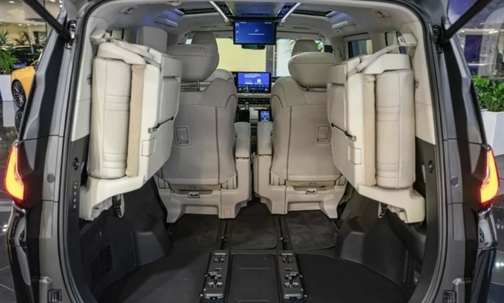 Lexus LM I, 2026 год, 25 000 000 рублей, 11 фотография