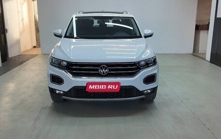 Volkswagen T-Roc I, 2022 год, 2 000 000 рублей, 1 фотография