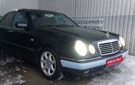 Mercedes-Benz E-Класс, 1995 год, 377 777 рублей, 1 фотография