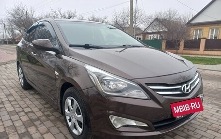 Hyundai Solaris II рестайлинг, 2015 год, 915 000 рублей, 2 фотография