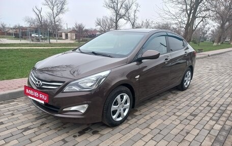Hyundai Solaris II рестайлинг, 2015 год, 915 000 рублей, 3 фотография
