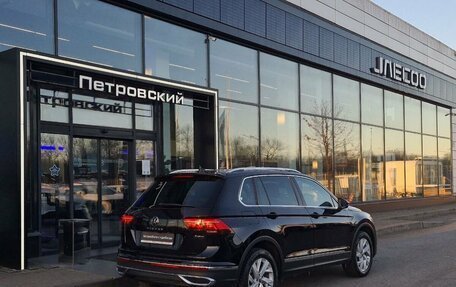 Volkswagen Tiguan II, 2021 год, 3 585 000 рублей, 6 фотография