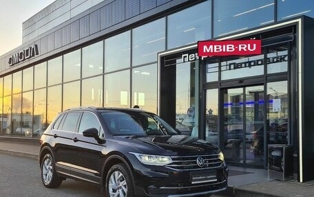 Volkswagen Tiguan II, 2021 год, 3 585 000 рублей, 4 фотография