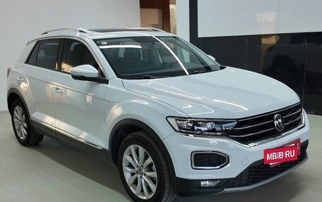 Volkswagen T-Roc I, 2022 год, 2 000 000 рублей, 3 фотография