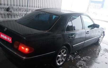 Mercedes-Benz E-Класс, 1995 год, 377 777 рублей, 4 фотография