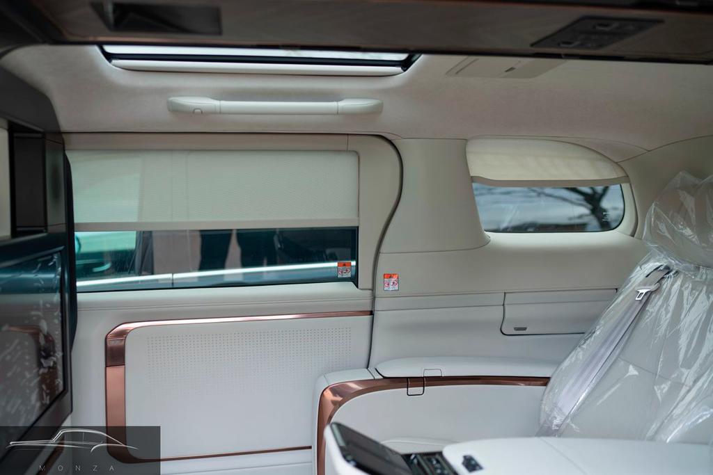 Lexus LM I, 2026 год, 24 000 000 рублей, 34 фотография