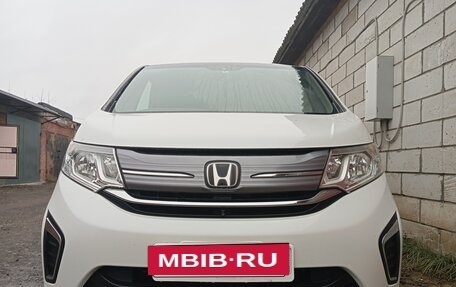 Honda Stepwgn IV, 2019 год, 2 300 000 рублей, 2 фотография