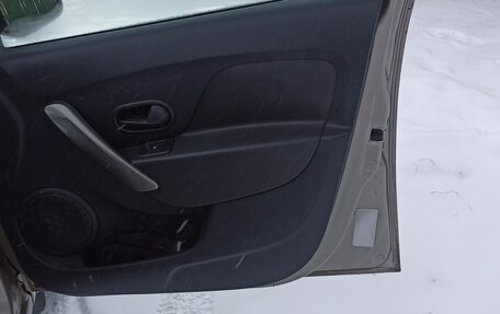 Renault Logan II, 2015 год, 550 000 рублей, 24 фотография