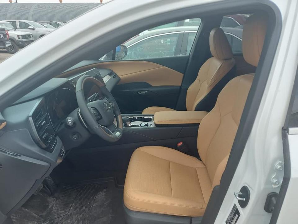 Lexus RX IV рестайлинг, 2026 год, 12 500 000 рублей, 6 фотография