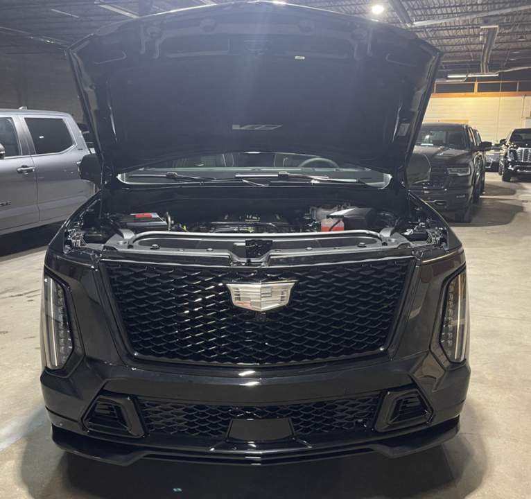 Cadillac Escalade V, 2025 год, 27 500 000 рублей, 16 фотография