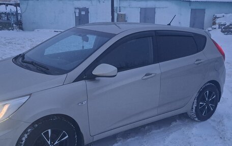 Hyundai Solaris II рестайлинг, 2013 год, 750 000 рублей, 2 фотография
