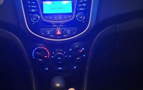 Hyundai Solaris II рестайлинг, 2013 год, 750 000 рублей, 6 фотография