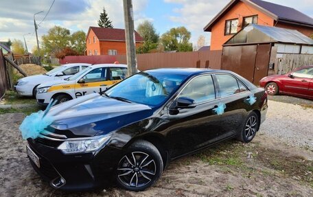 Toyota Camry, 2017 год, 2 600 000 рублей, 3 фотография