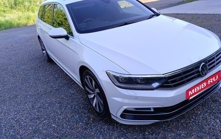 Volkswagen Passat B8 рестайлинг, 2015 год, 1 590 000 рублей, 10 фотография
