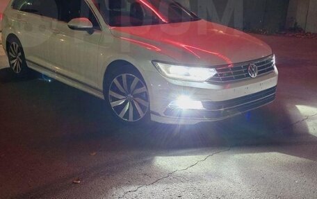 Volkswagen Passat B8 рестайлинг, 2015 год, 1 590 000 рублей, 33 фотография