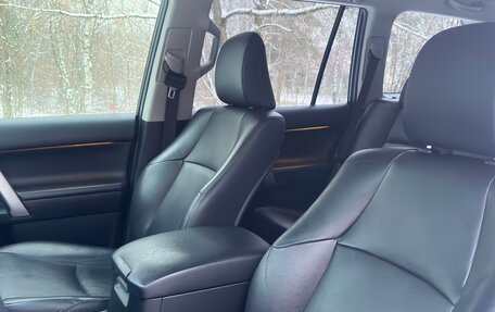 Toyota Land Cruiser Prado 150 рестайлинг 2, 2016 год, 3 930 000 рублей, 13 фотография