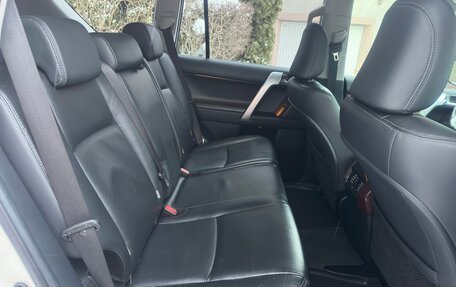 Toyota Land Cruiser Prado 150 рестайлинг 2, 2016 год, 3 930 000 рублей, 16 фотография