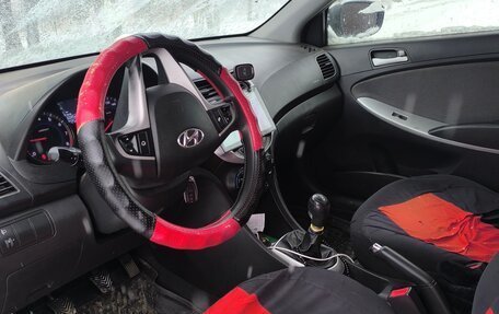 Hyundai Solaris II рестайлинг, 2012 год, 800 000 рублей, 9 фотография