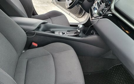 Toyota C-HR I рестайлинг, 2018 год, 2 300 000 рублей, 3 фотография