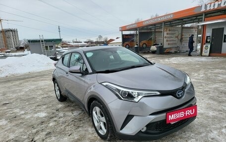 Toyota C-HR I рестайлинг, 2018 год, 2 300 000 рублей, 4 фотография