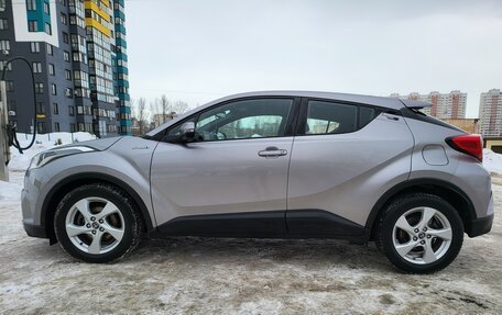 Toyota C-HR I рестайлинг, 2018 год, 2 300 000 рублей, 13 фотография