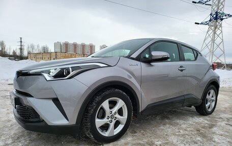 Toyota C-HR I рестайлинг, 2018 год, 2 300 000 рублей, 15 фотография