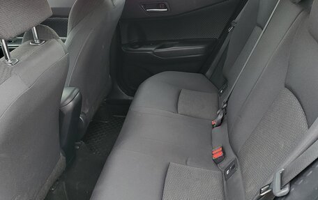 Toyota C-HR I рестайлинг, 2018 год, 2 300 000 рублей, 16 фотография