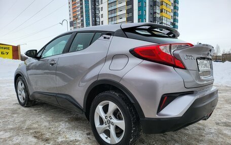 Toyota C-HR I рестайлинг, 2018 год, 2 300 000 рублей, 17 фотография