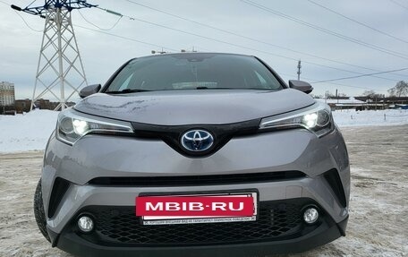 Toyota C-HR I рестайлинг, 2018 год, 2 300 000 рублей, 8 фотография