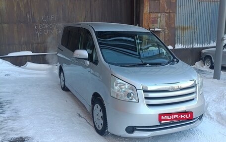 Toyota Noah III, 2009 год, 1 270 000 рублей, 3 фотография