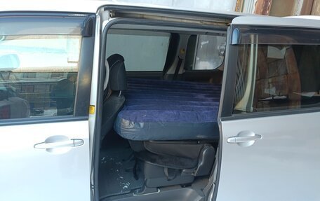 Toyota Noah III, 2009 год, 1 270 000 рублей, 11 фотография