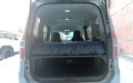 Toyota Noah III, 2009 год, 1 270 000 рублей, 13 фотография