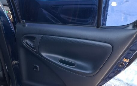 Toyota Vitz, 2003 год, 380 000 рублей, 9 фотография