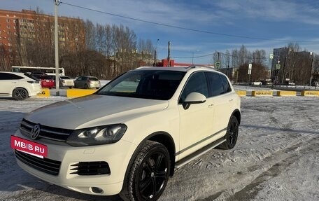 Volkswagen Touareg III, 2011 год, 1 749 000 рублей, 2 фотография