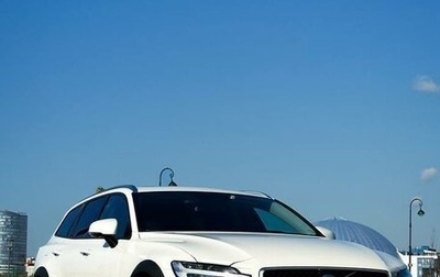 Volvo V60 Cross Country II, 2019 год, 4 500 000 рублей, 1 фотография