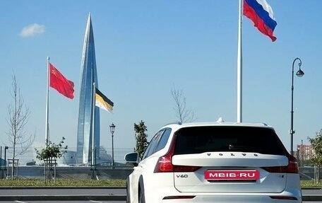 Volvo V60 Cross Country II, 2019 год, 4 500 000 рублей, 4 фотография