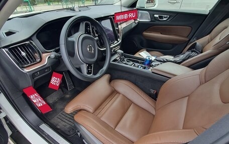 Volvo V60 Cross Country II, 2019 год, 4 500 000 рублей, 5 фотография