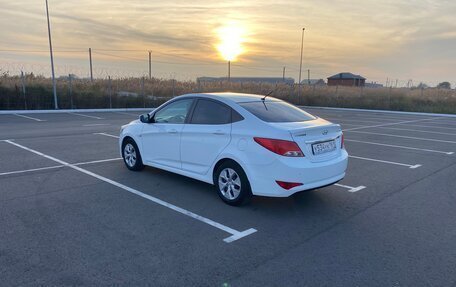 Hyundai Solaris II рестайлинг, 2015 год, 980 000 рублей, 3 фотография