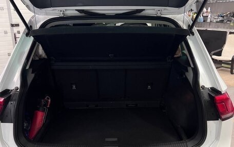 Volkswagen Tiguan II, 2018 год, 2 300 000 рублей, 5 фотография