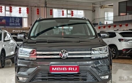 Volkswagen Tiguan II, 2021 год, 1 920 000 рублей, 2 фотография