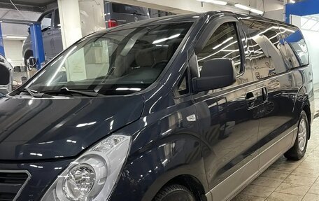 Hyundai H-1 II рестайлинг, 2015 год, 2 250 000 рублей, 2 фотография