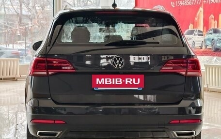 Volkswagen Tiguan II, 2021 год, 1 920 000 рублей, 5 фотография